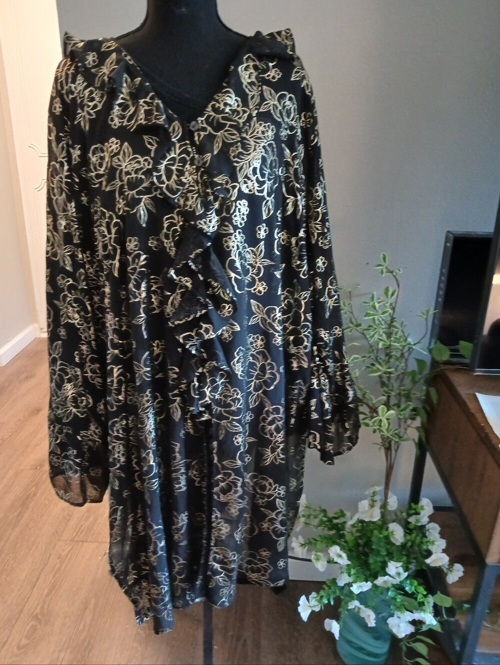 Torrid Women's Black Tunic with Gold Floral Print Sz 4X Front Buttons Ruffles